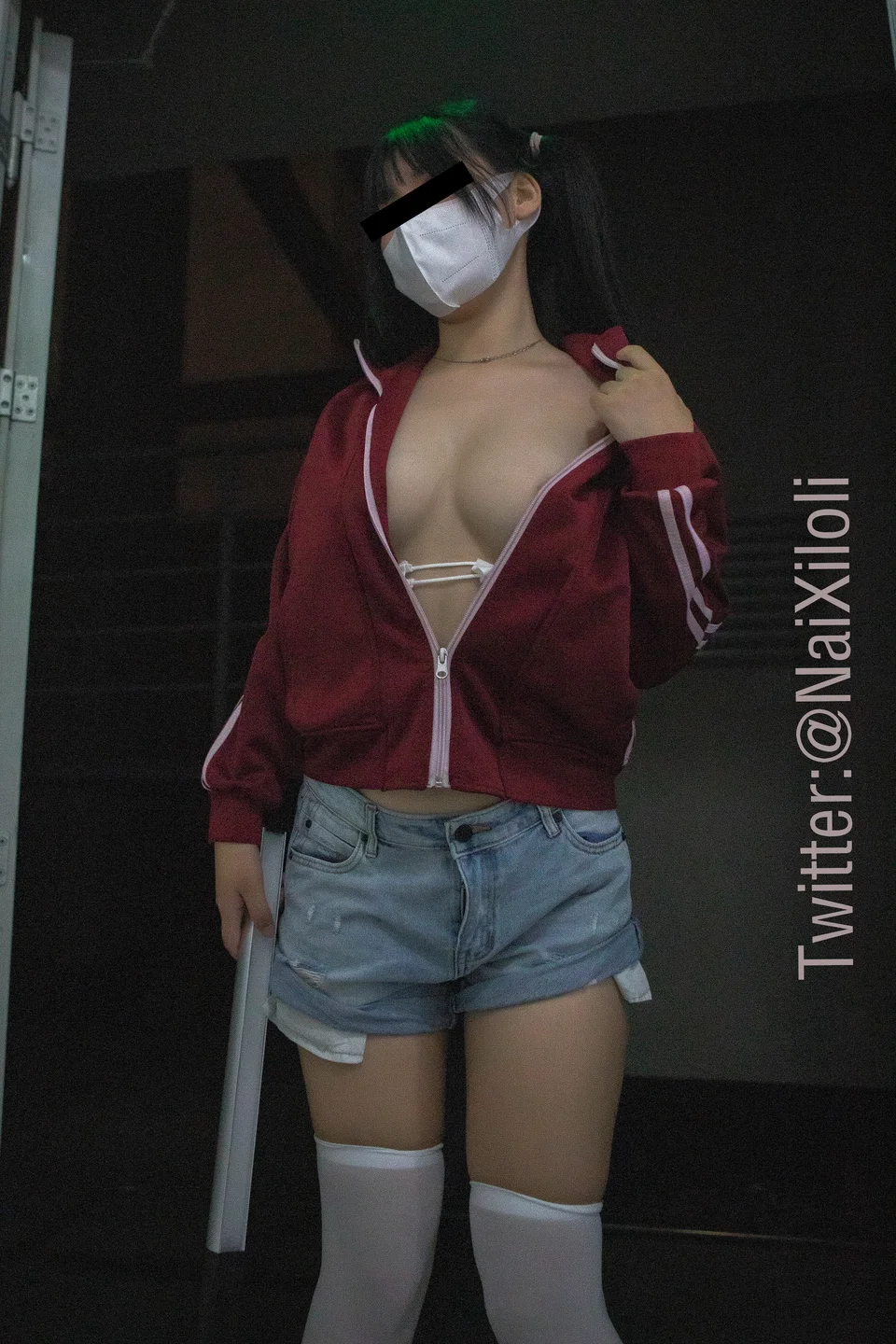 狍崽饭_No_002_酒红色外套深夜露出_110P,4V_523MB tg@simisebaisi 【丝足阁】090.webp